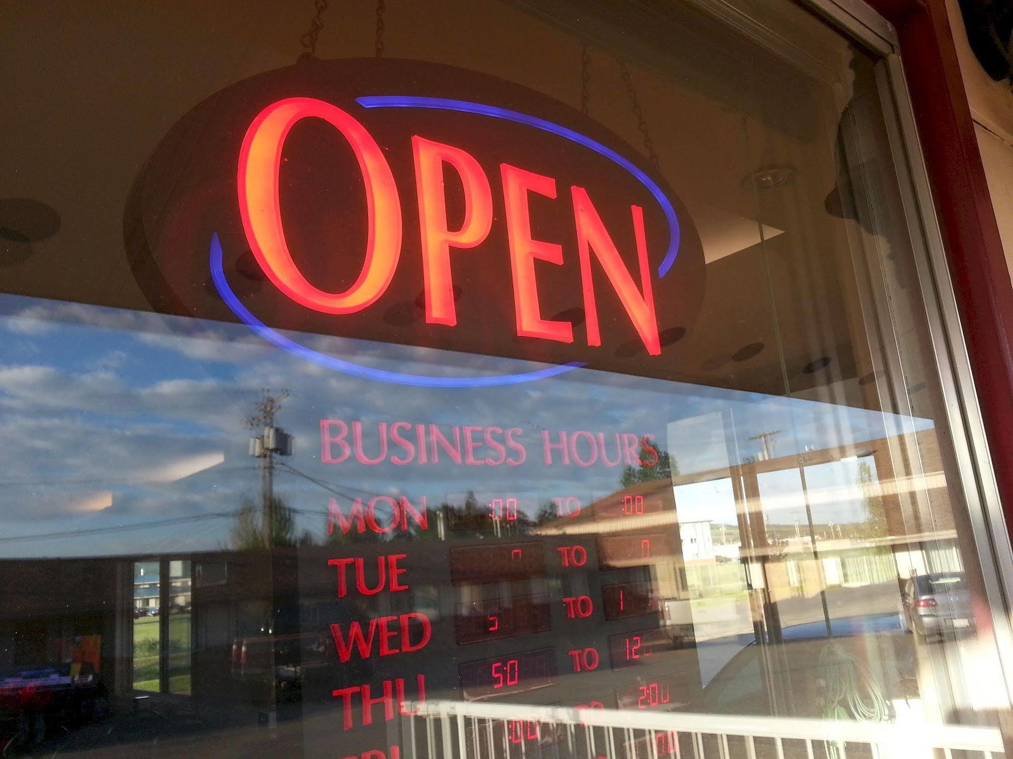 Traveller'S Inn Dawson Creek Exterior photo